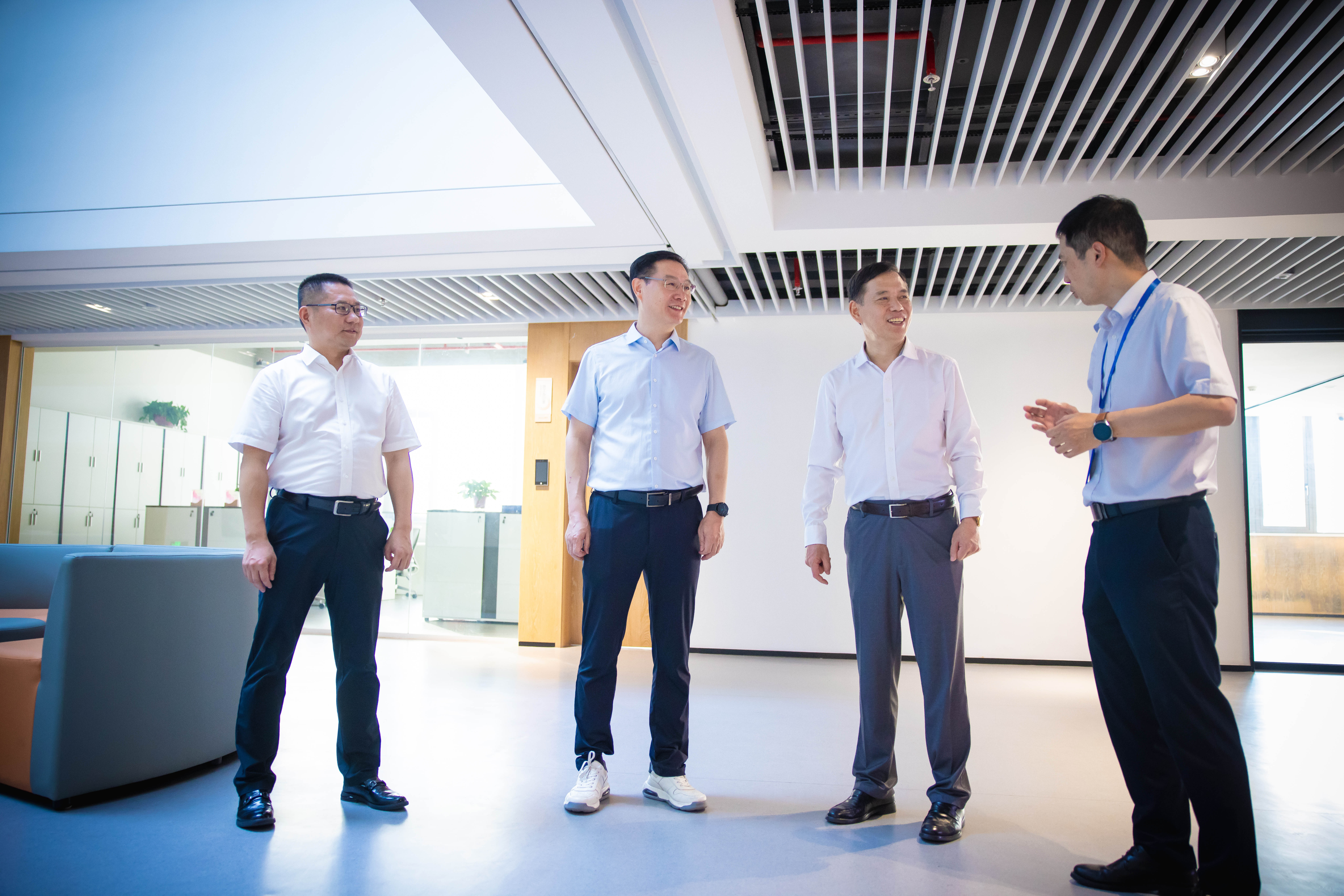 1723792838974989ahuE.jpg 1723792838974989ahuE.jpg